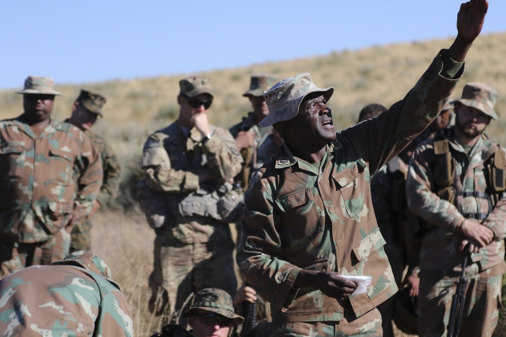 South African troops instruct U.S. Army, Marines in bush craft during Shared Accord ‘17