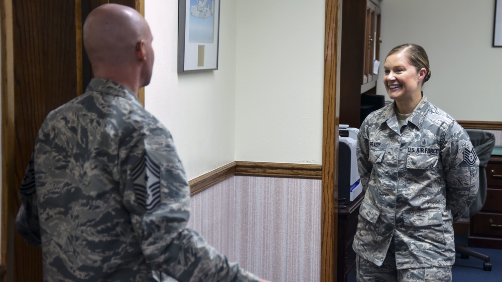 Twentieth Air Force Chief visits the “Fighting Tigers”