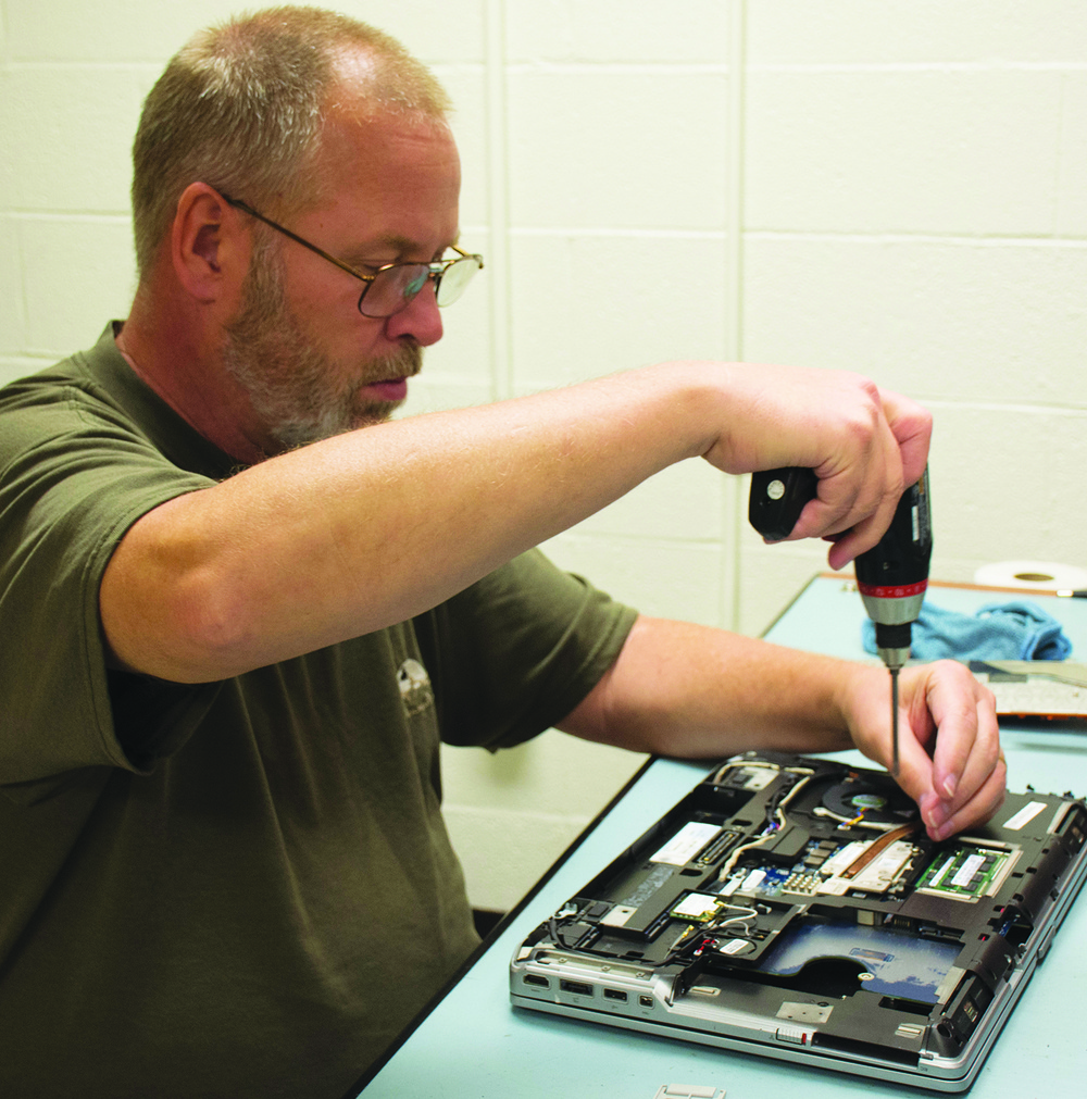 Out-of-warranty computer repair at Fort Hood keeps Soldiers online