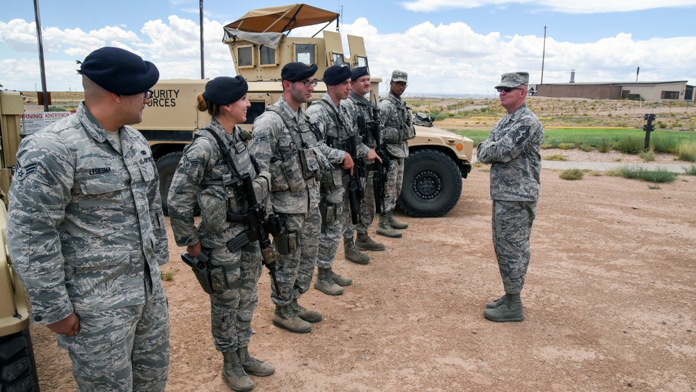 Twentieth Air Force Chief visits the “Fighting Tigers”