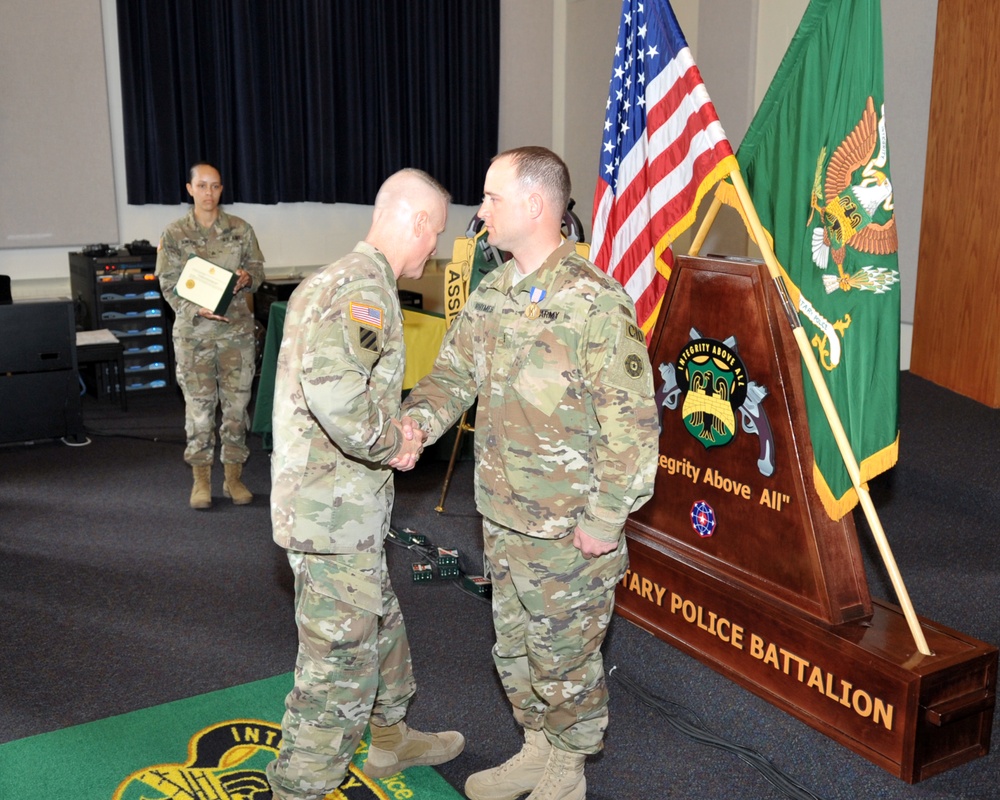 Military Police Soldier Awarded Soldier's Medal