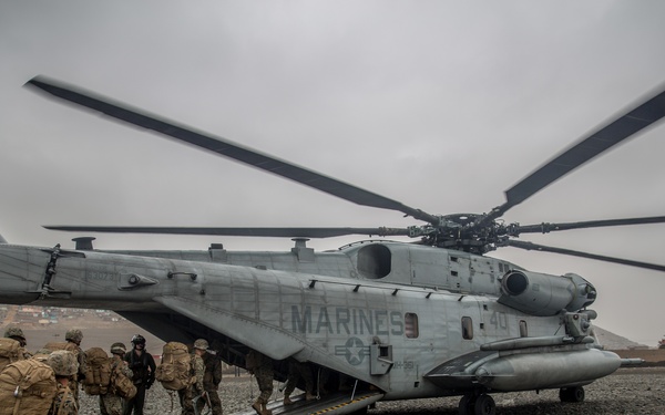 UNITAS 2017: Marines transport personnel to USS Somerset