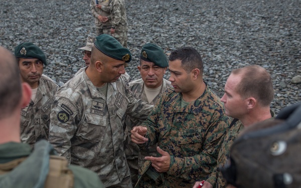 UNITAS 2017: Marines transport personnel to USS Somerset