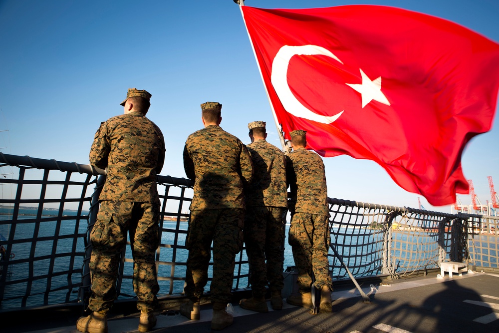 U.S. Marines, Ukrainian marines and Turkish marines conduct an amphibious beach assault during Sea Breeze 17