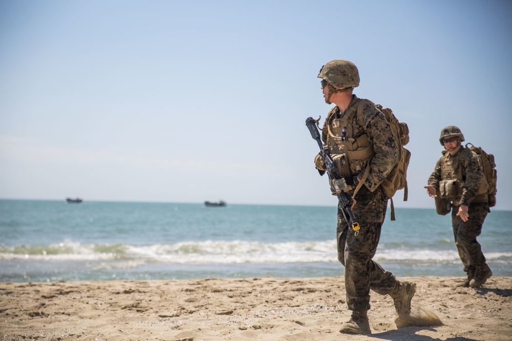 U.S. Marines, Ukrainian marines and Turkish marines conduct an amphibious beach assault during Sea Breeze 17