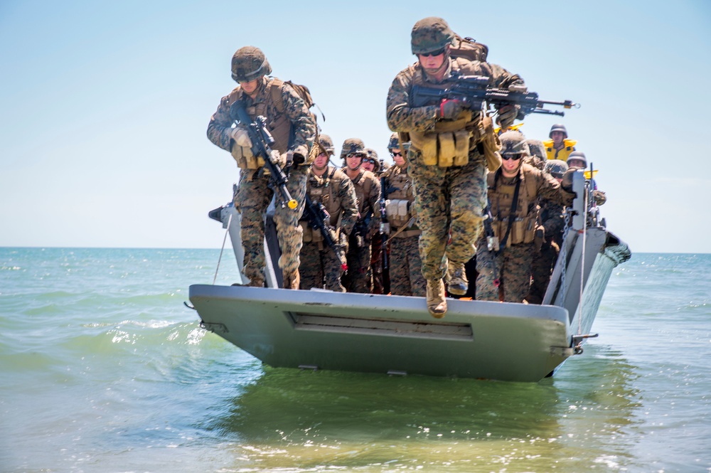 U.S. Marines, Ukrainian marines and Turkish marines conduct an amphibious beach assault during Sea Breeze 17