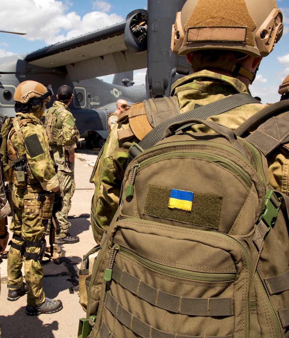 US/Ukrainian SOF conduct air movement in U.S. CV-22 in Ukraine