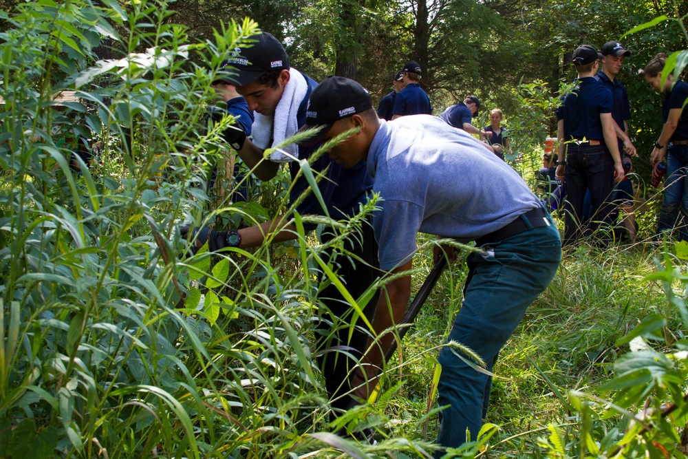2017 SLCDA attendees volunteer at Merrimac Farm