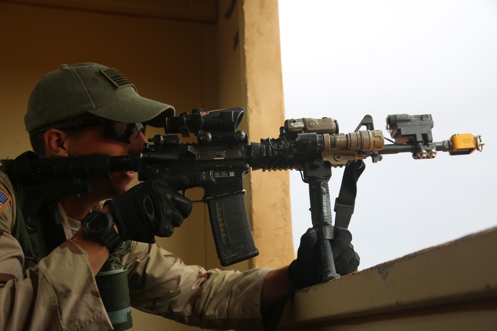 DVIDS - Images - NIE Air Assault [Image 9 of 16]