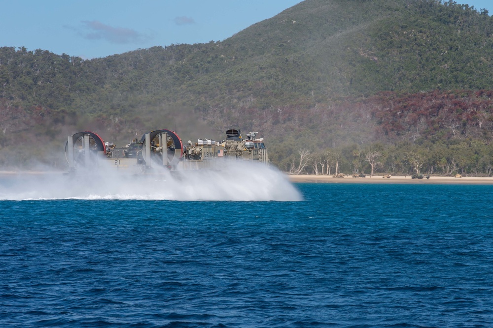 U.S Navy and Marines storm the beaches of Australia for Talisman Saber 17.