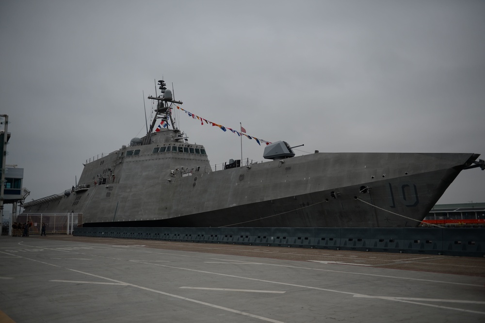 USS Gabrielle Giffords (LCS-10) General Public Visitation