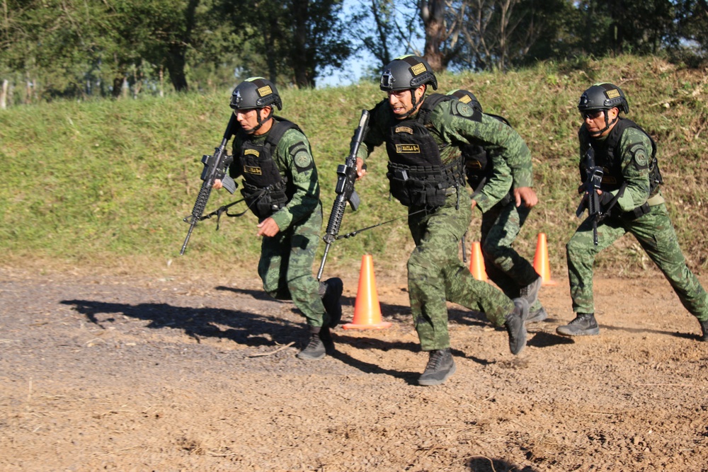 DVIDS - Images - Fuerzas Comando 2017 [Image 1 of 8]