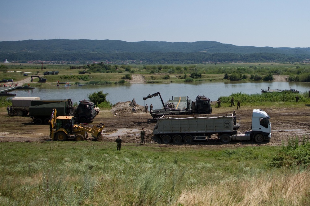 US, Romanian engineers support tactical river crossing