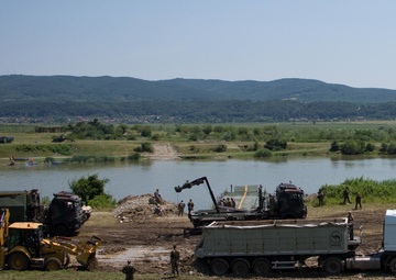 US, Romanian engineers support tactical river crossing