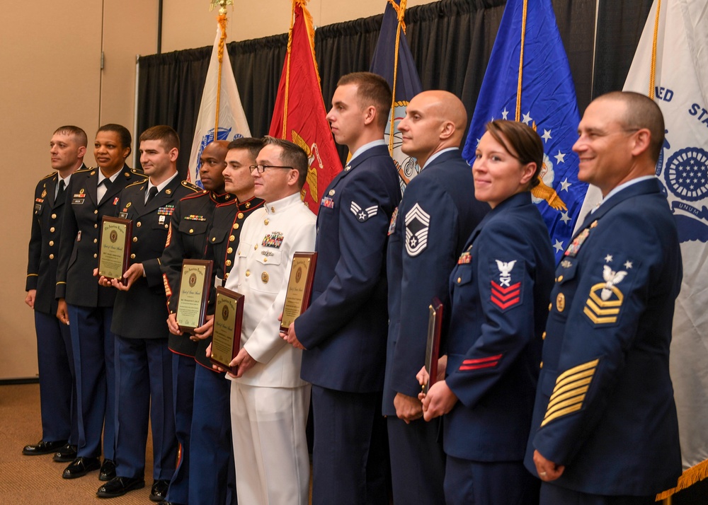 Service Members Receive 2017 Wash. Spirit of Service Award