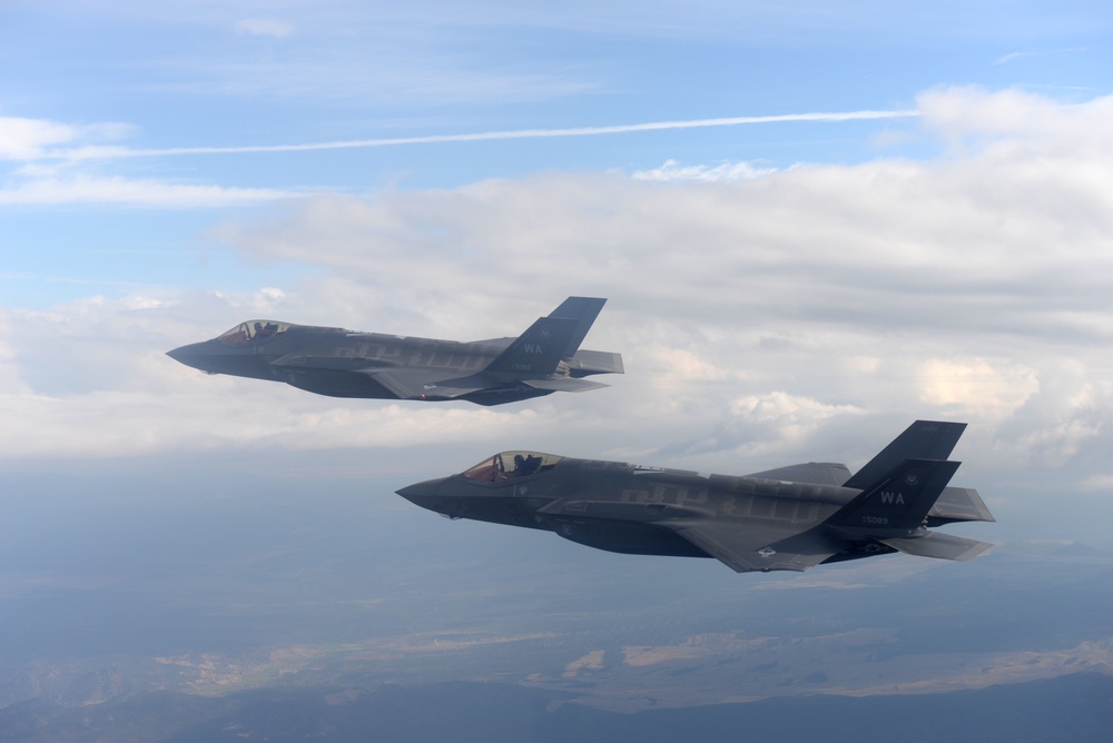 433rd WS integrates with new 6th WS F-35s