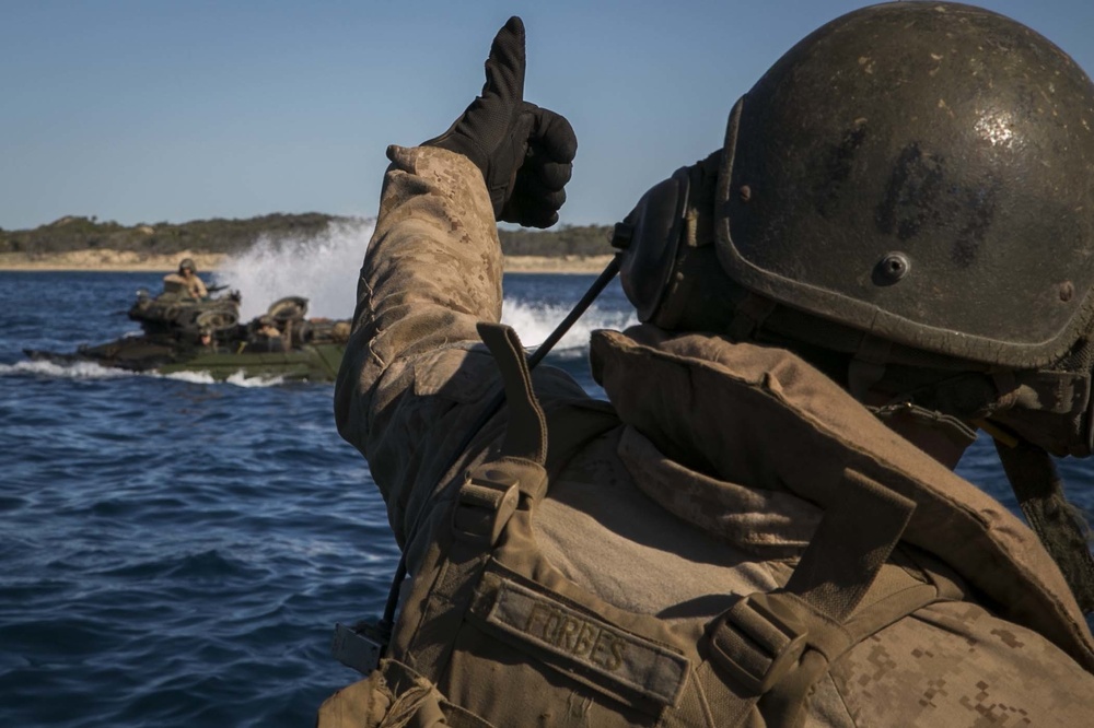 Assault Amphibious Vehicle Platoon refines water recovery skills during Talisman Saber 17