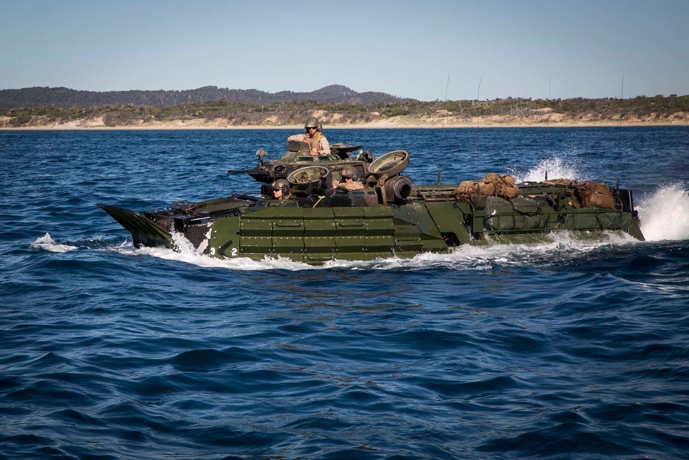 DVIDS - Images - Assault Amphibious Vehicle Platoon refines water ...