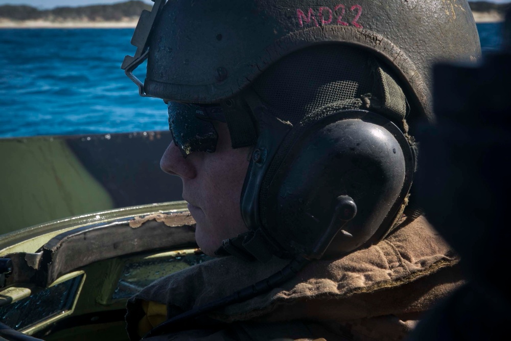 Assault Amphibious Vehicle Platoon refines water recovery skills during Talisman Saber 17