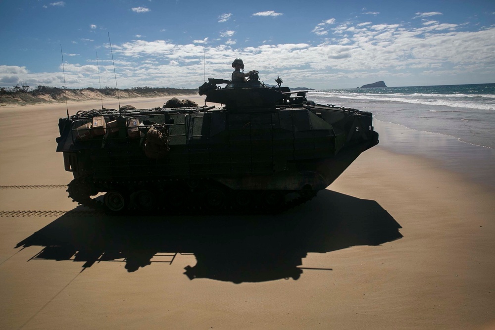 Assault Amphibious Vehicle Platoon refines water recovery skills during Talisman Saber 17