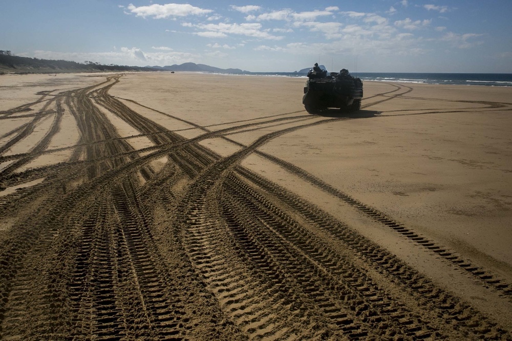 Assault Amphibious Vehicle Platoon refines water recovery skills during Talisman Saber 17