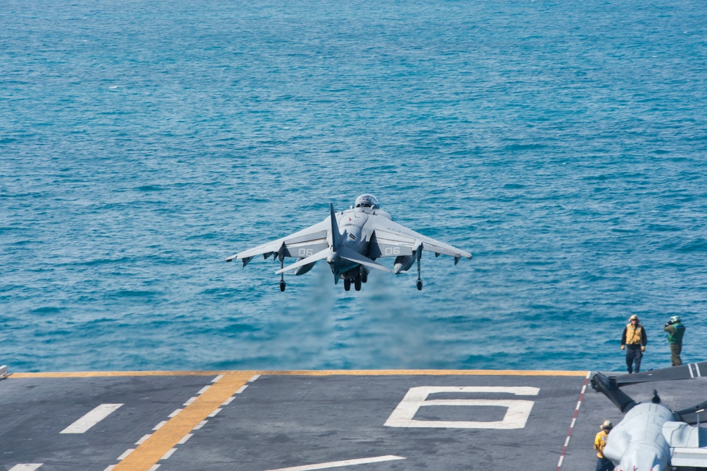 USS Bonhomme Richard (LHD 6) Flight Deck Operations