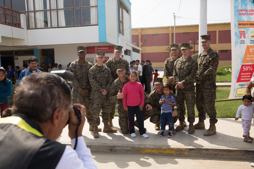 UNITAS 2017: Marines deliver aid to Huarmey