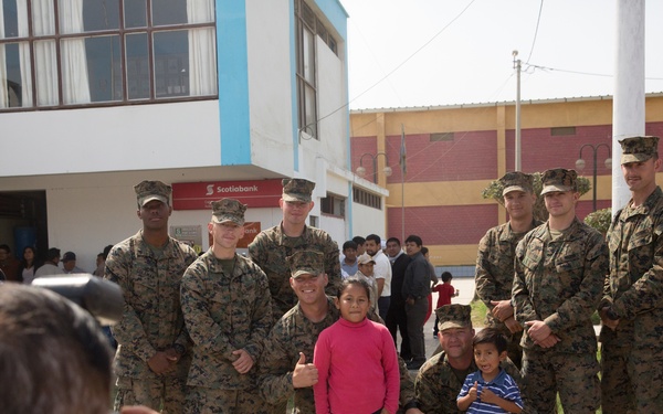 UNITAS 2017: Marines deliver aid to Huarmey