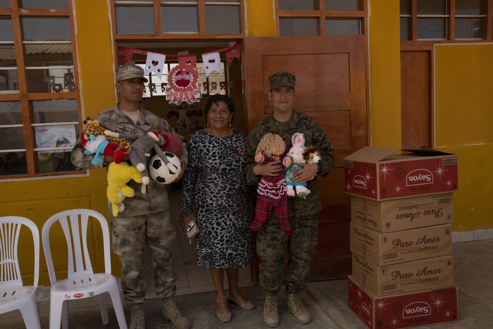UNITAS 2017: Marines deliver aid to Huarmey