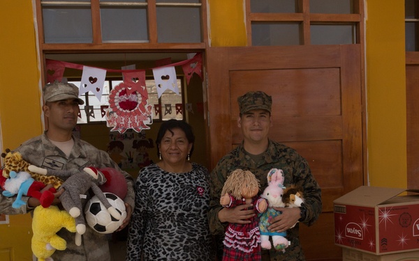 UNITAS 2017: Marines deliver aid to Huarmey