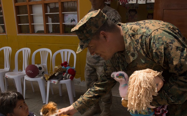 UNITAS 2017: Marines deliver aid to Huarmey