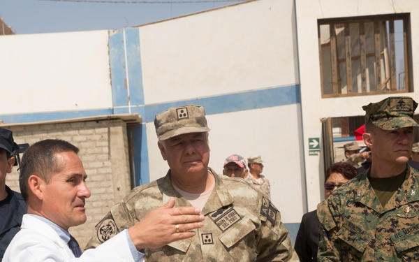 UNITAS 2017: Marines deliver aid to Huarmey