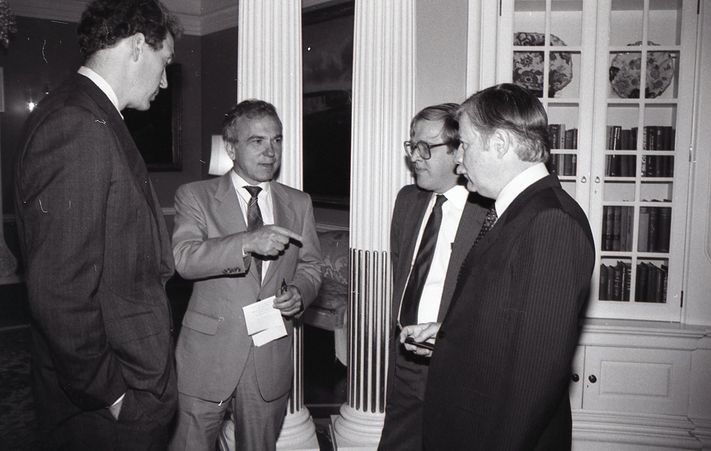 Signing for Uruguayan 1990 Reconstruction