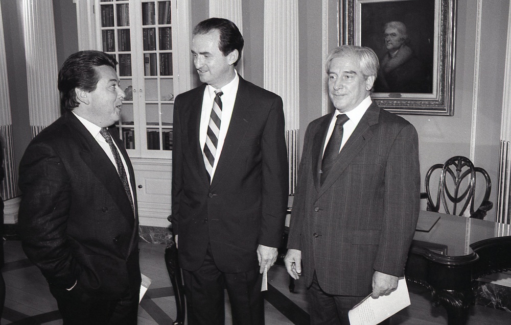 Signing for Uruguayan 1990 Reconstruction