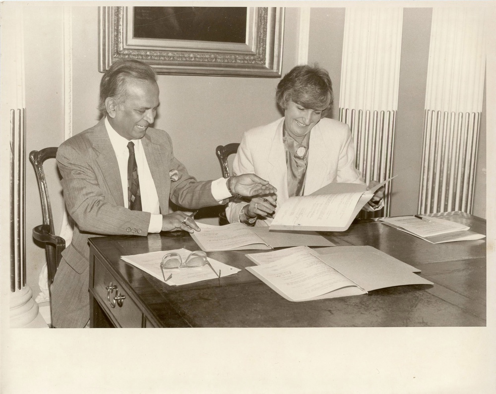 Signing Bangladesh 1990