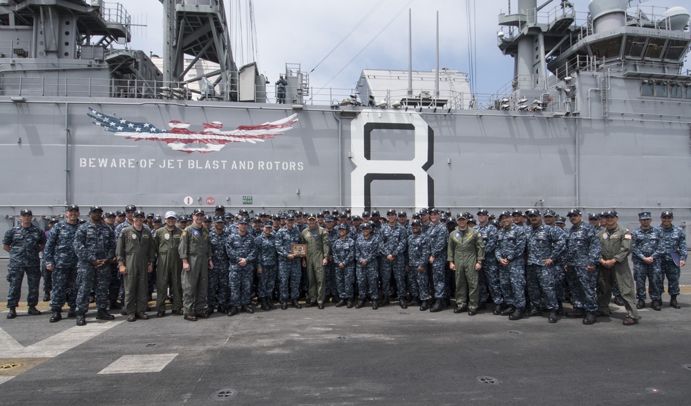Commander, Naval Air Forces visits USS Makin Island