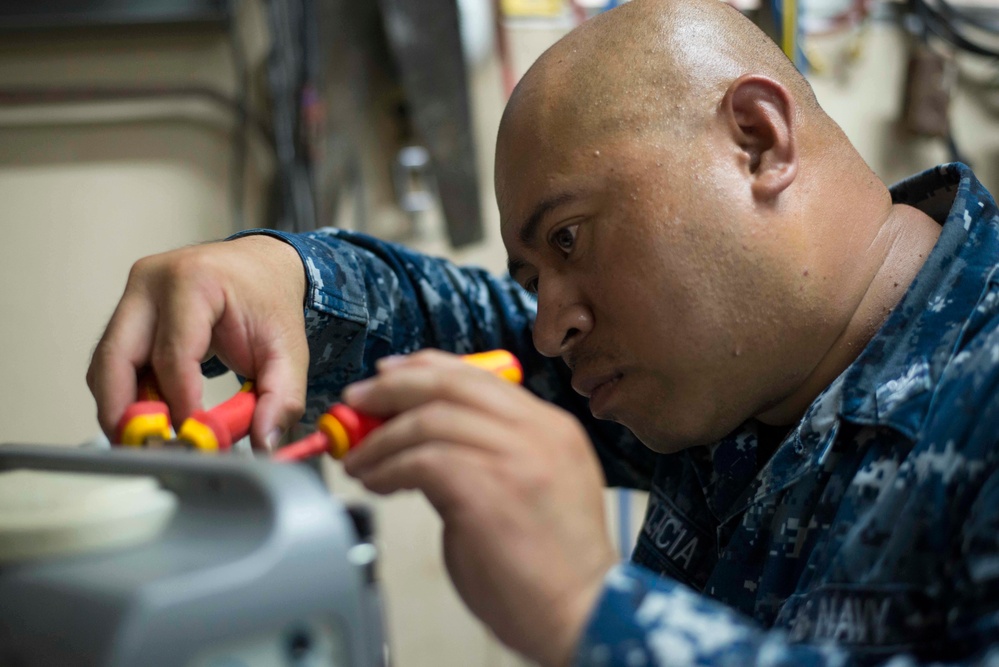 U.S. Navy Medical Professionals Conduct Preventative Medicine Training as part of Southern Partnership Station 17