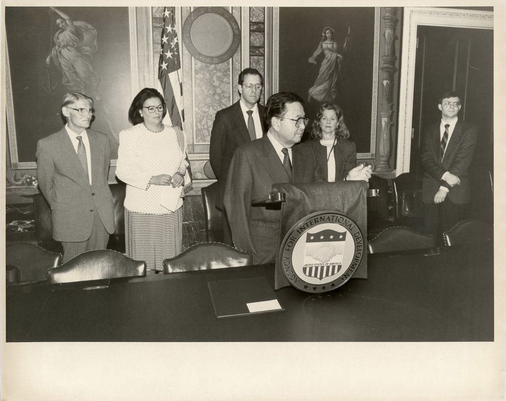 Signing Univ. of Hawaii-Peace Corps &amp; Save the Children