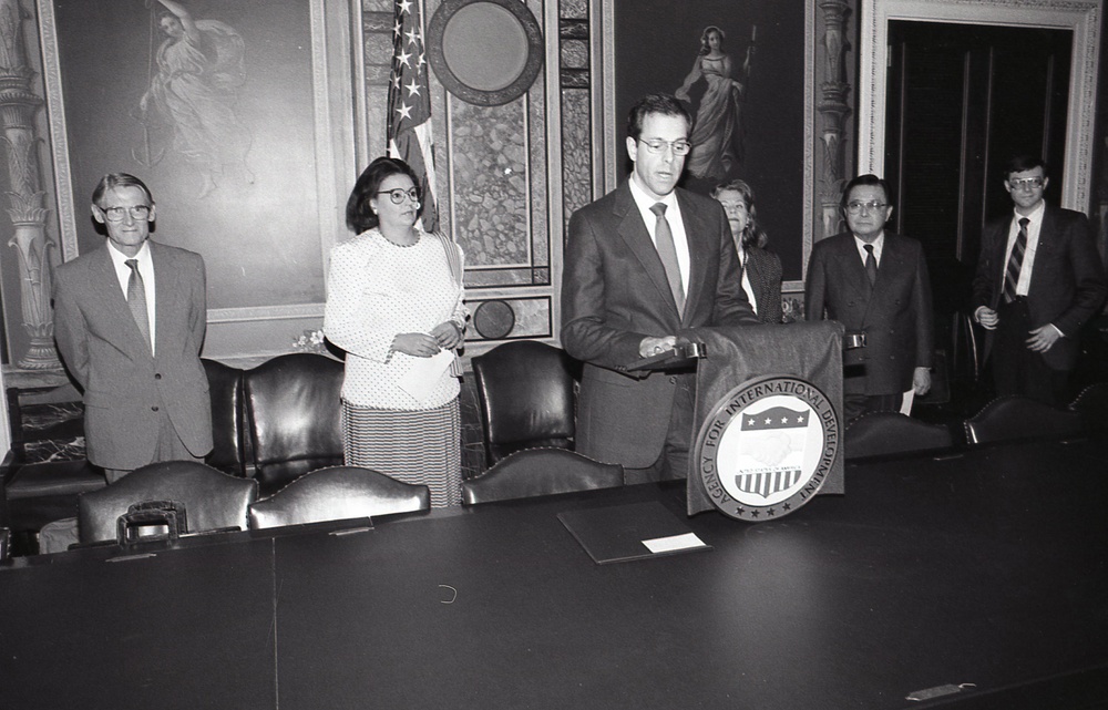 Signing Univ. of Hawaii-Peace Corps &amp; Save the Children