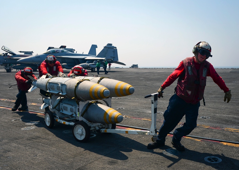 Nimitz Supports Operation Inherent Resolve