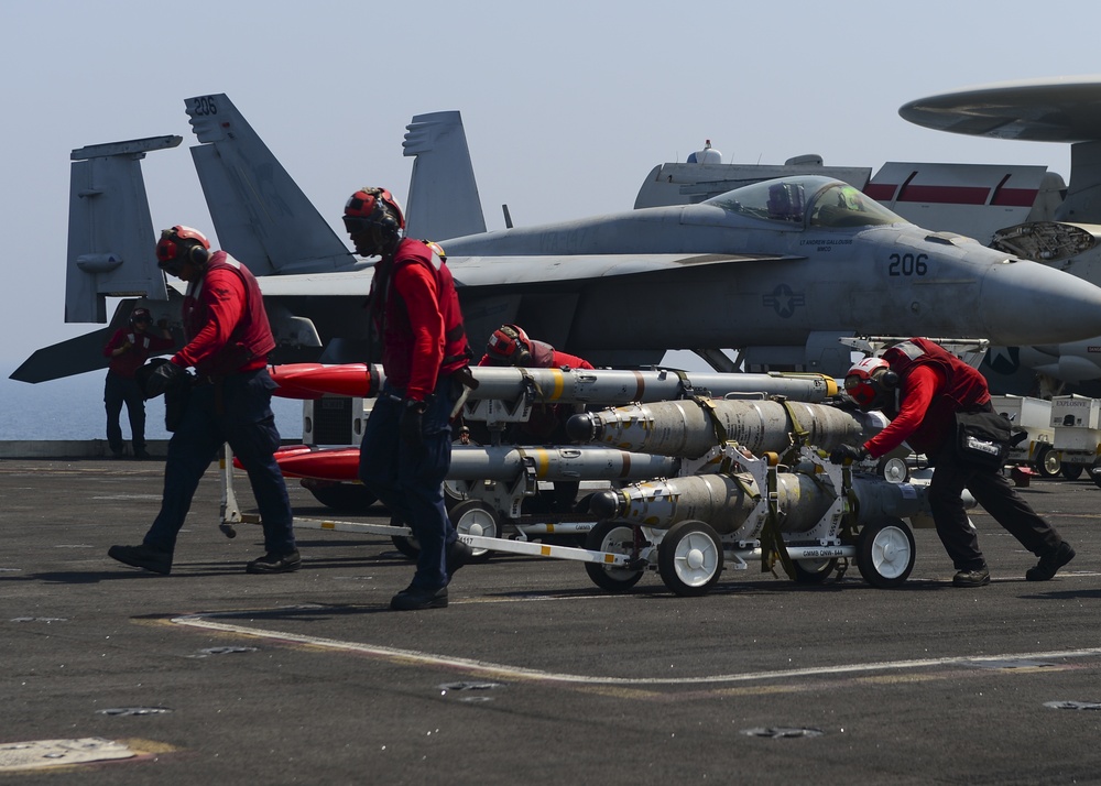 Nimitz Supports Operation Inherent Resolve