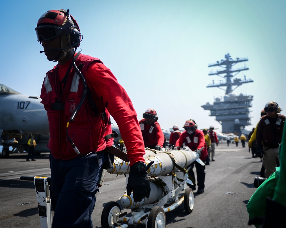 Nimitz Supports Operation Inherent Resolve