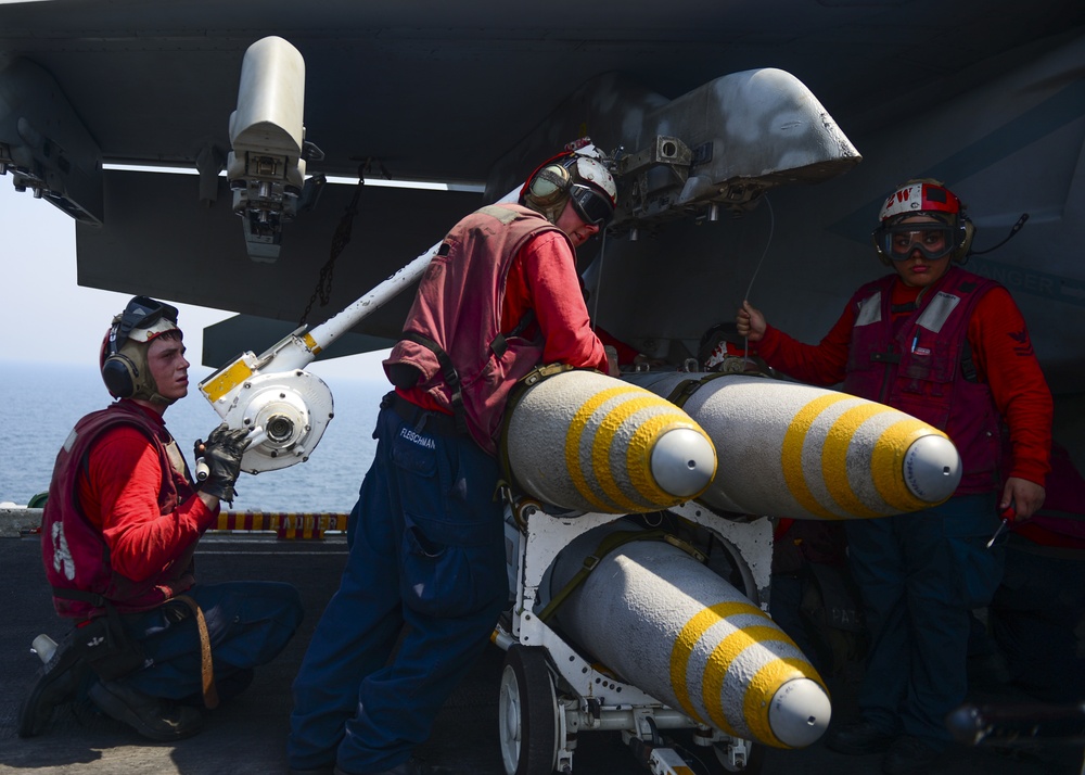 Nimitz Supports Operation Inherent Resolve