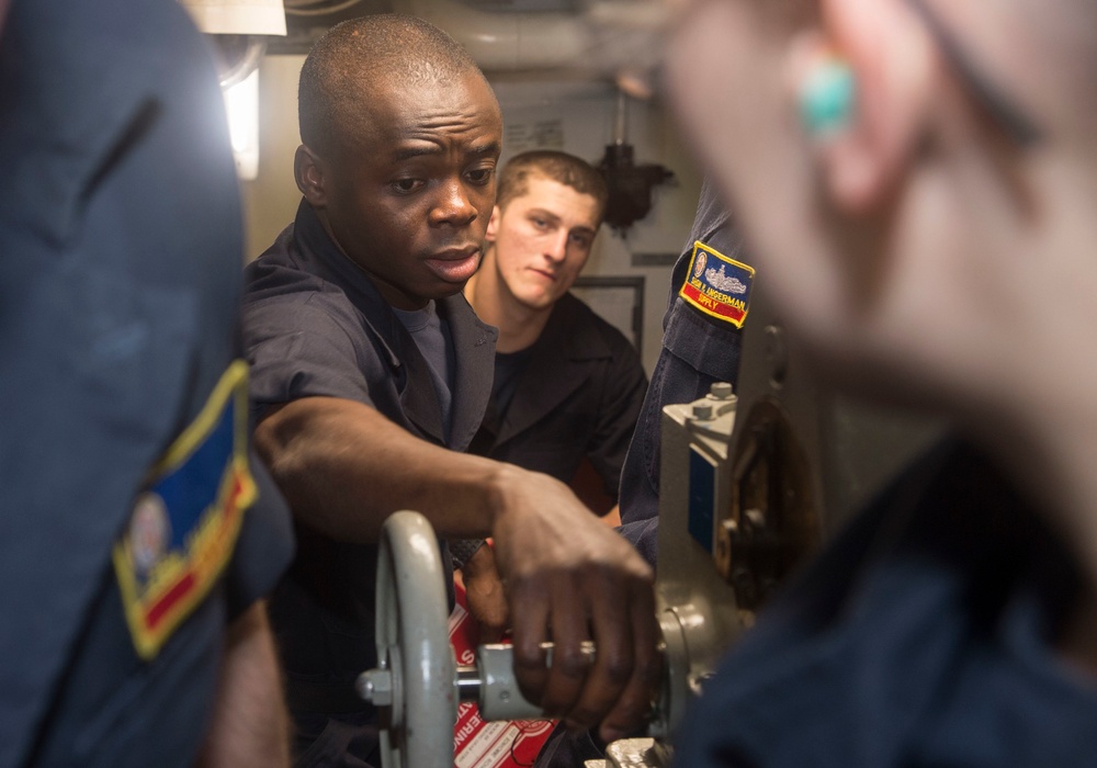 USS Bonhomme Richard loss of steering drill