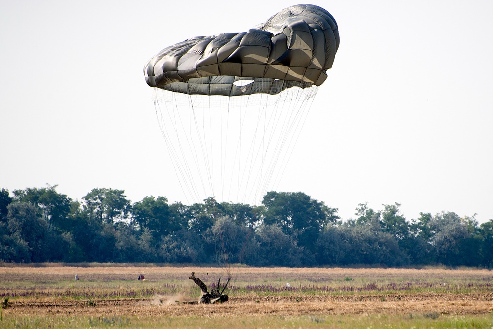 U.S., Hungarian and Romanian SOF conduct combined airborne operation in Black Swan 17
