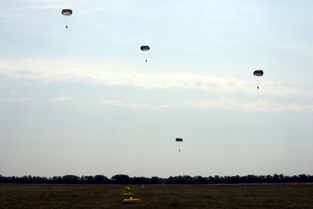 U.S. SOF conduct combined airborne jump in Black Swan 17