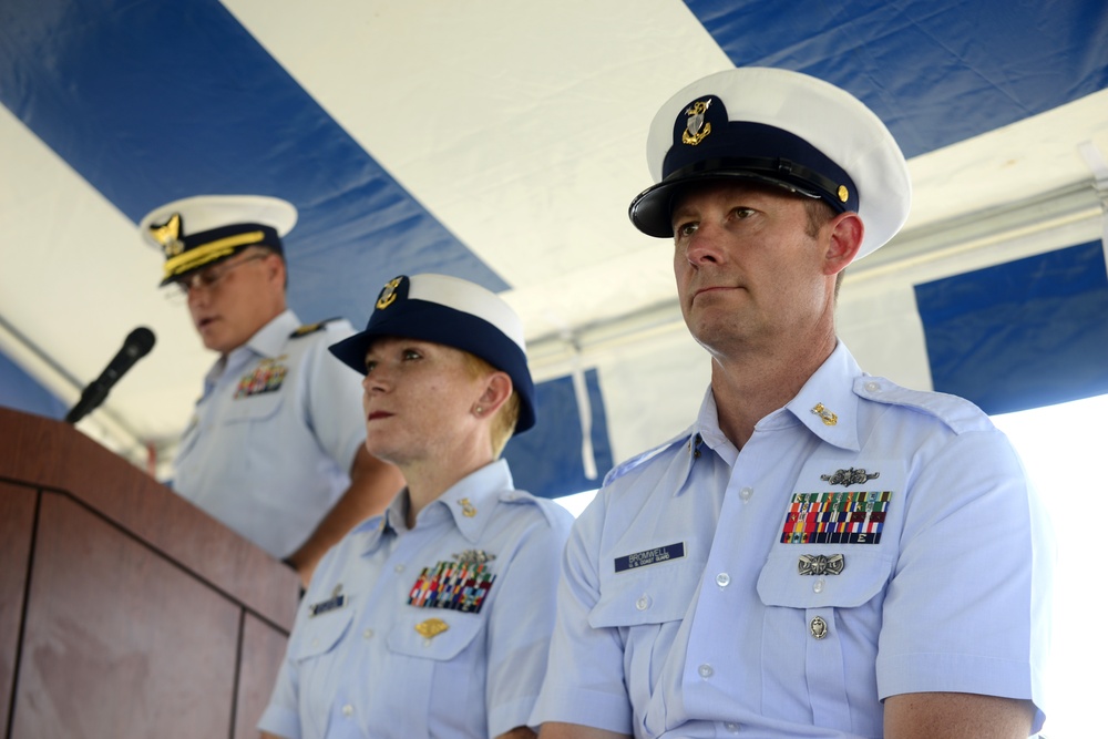 Coast Guard Cutter Razorbill holds change of command ceremony