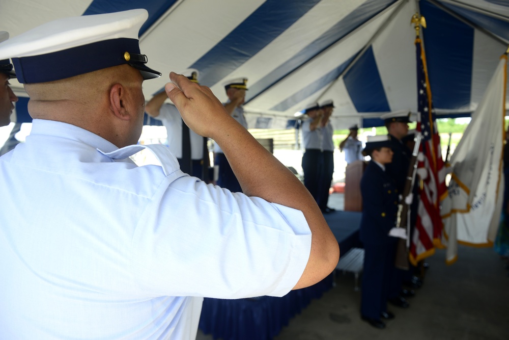 Coast Guard Cutter Razorbill holds change of command ceremony