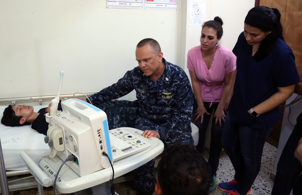 Navy Medical Professionals Train Honduran Doctors and Nurses