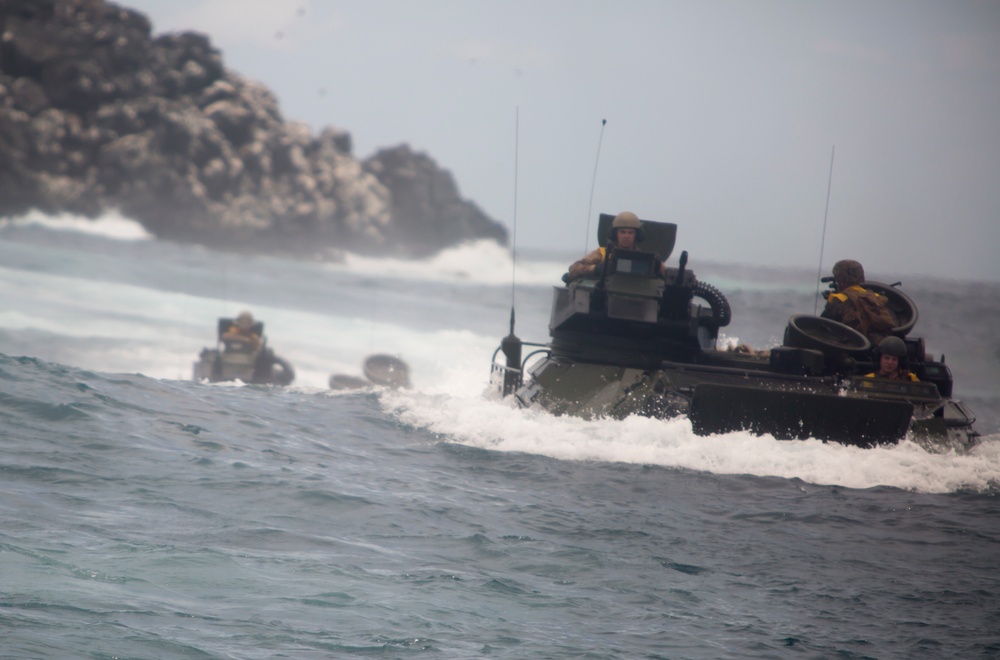 CAC AAV’s splash into the Pacific